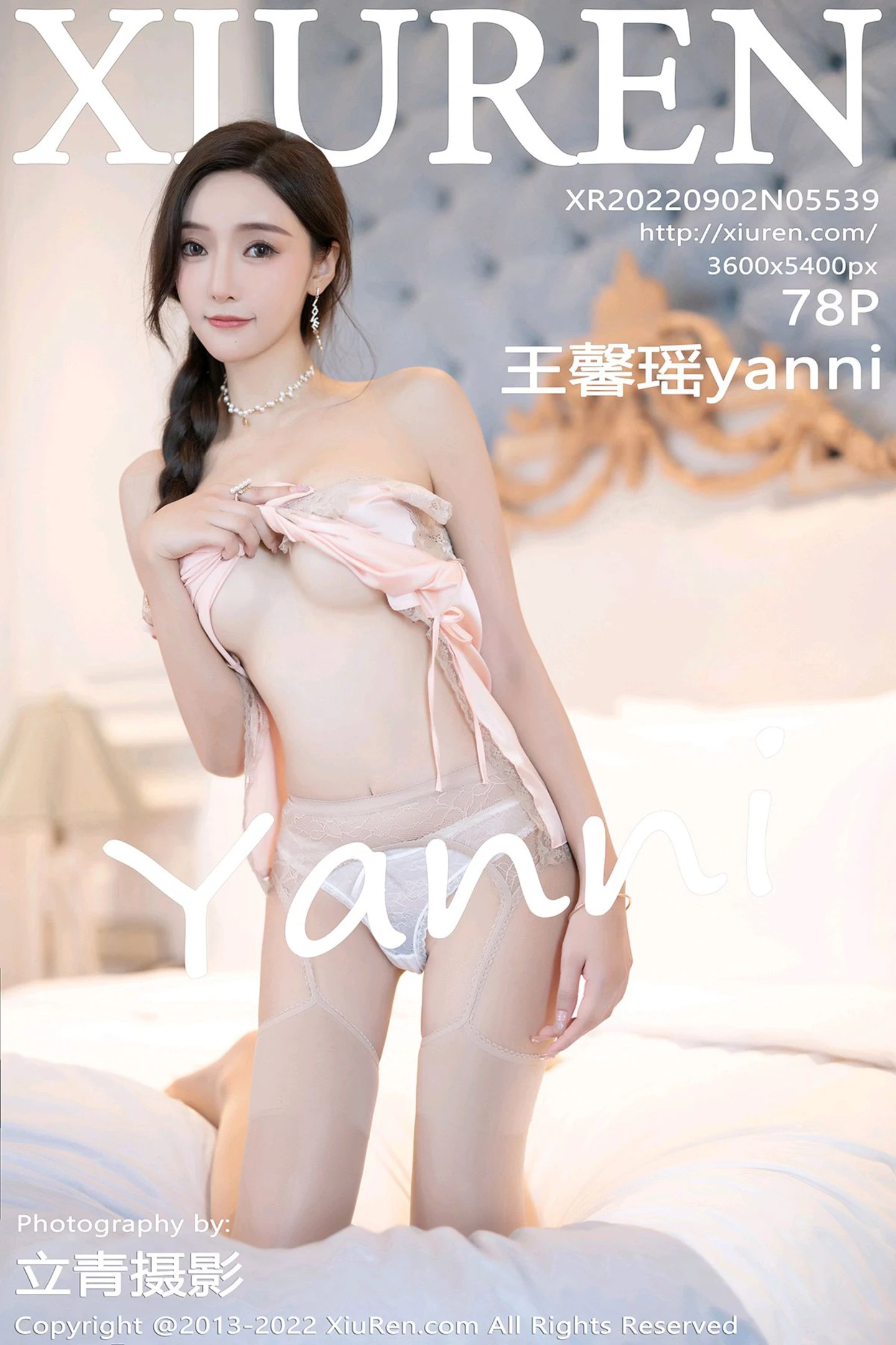 [XiuRen秀人网]No.5539_女神王馨瑶yanni白色露肩服饰+珍珠色睡裙配蕾丝吊袜诱惑写真78P-秀人网 - XiuRen.Space